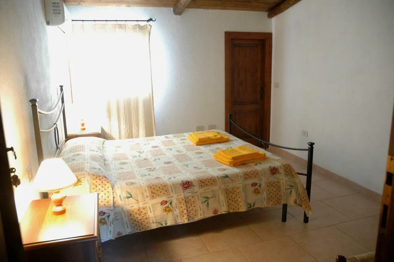 Farm stay Agriturismo Su Pirastru Sa Castanza