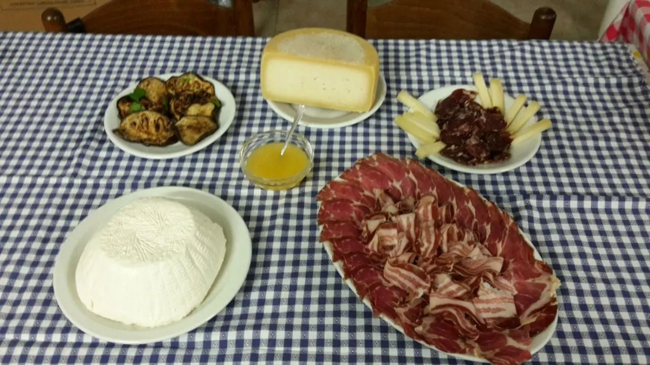Agriturismo Su Pirastru Sa Castanza